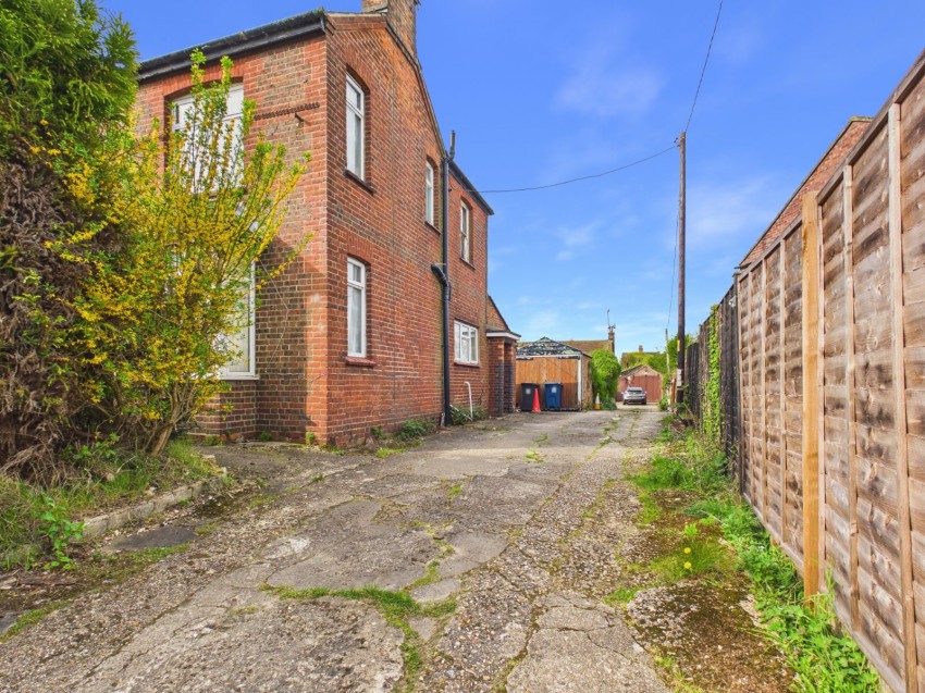 Images for Flackwell Heath, High Wycombe, Buckinghamshire EAID:2640919782 BID:FHH