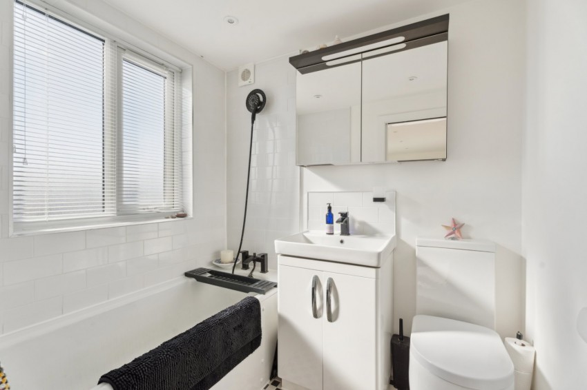 Images for Bourne End, Wooburn Green EAID:2640919782 BID:FHH