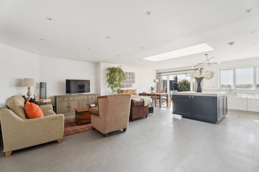Images for Bourne End, Wooburn Green EAID:2640919782 BID:FHH