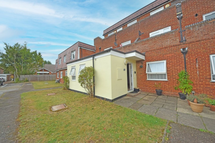 Images for Straight Bit, Flackwell Heath, High Wycombe EAID:2640919782 BID:FHL