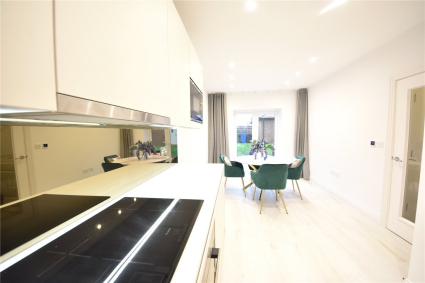 Images for High Wycombe EAID:2640919782 BID:FHL