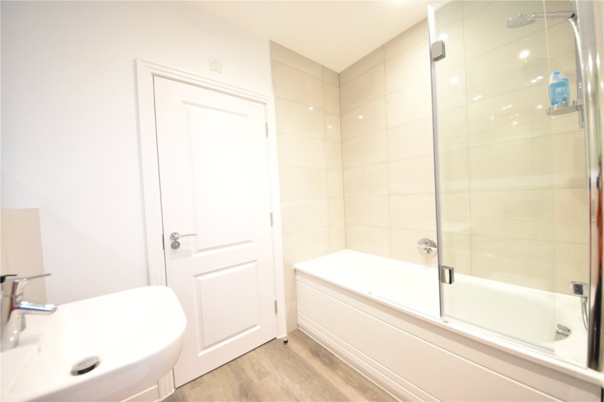 Images for High Wycombe EAID:2640919782 BID:FHL