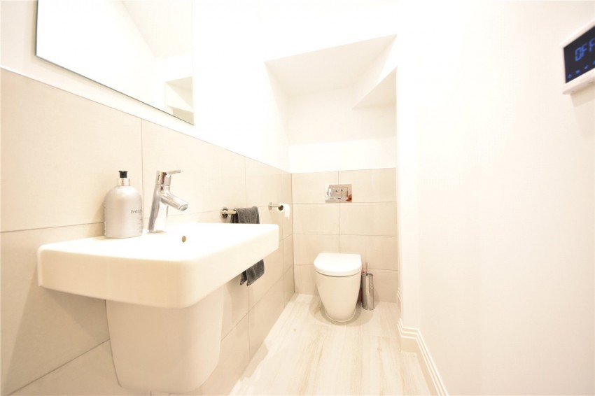 Images for High Wycombe EAID:2640919782 BID:FHL