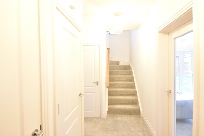 Images for High Wycombe EAID:2640919782 BID:FHL