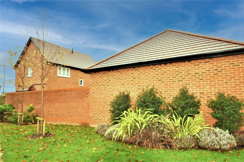 Images for High Wycombe EAID:2640919782 BID:FHL