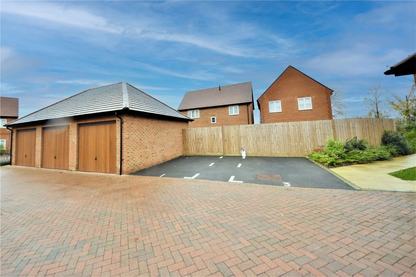 Images for High Wycombe EAID:2640919782 BID:FHL