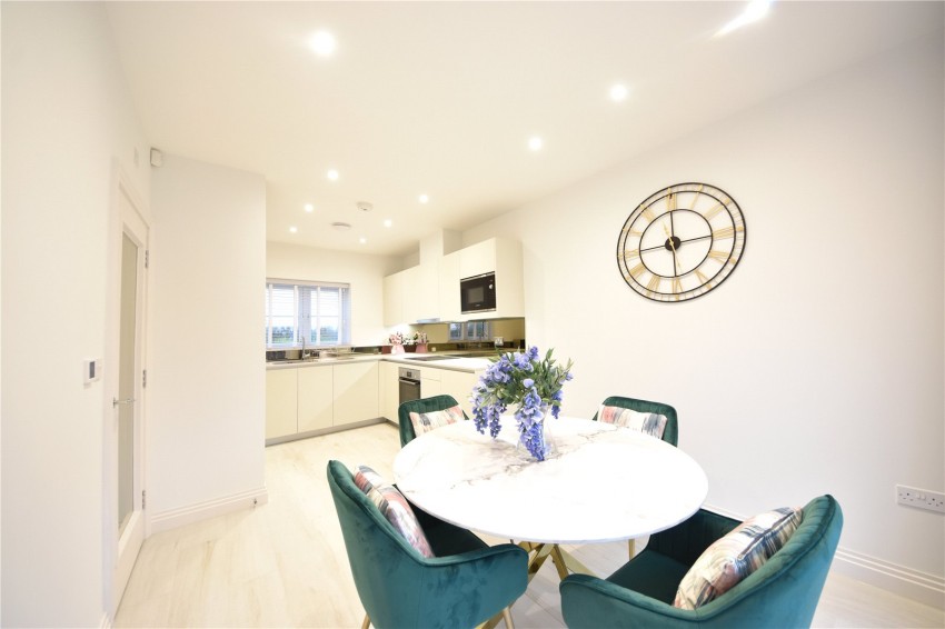 Images for High Wycombe EAID:2640919782 BID:FHL