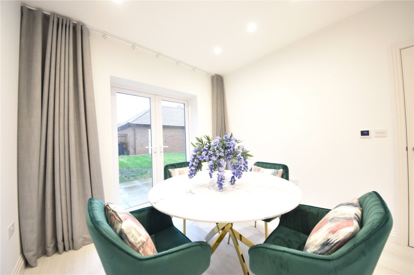 Images for High Wycombe EAID:2640919782 BID:FHL