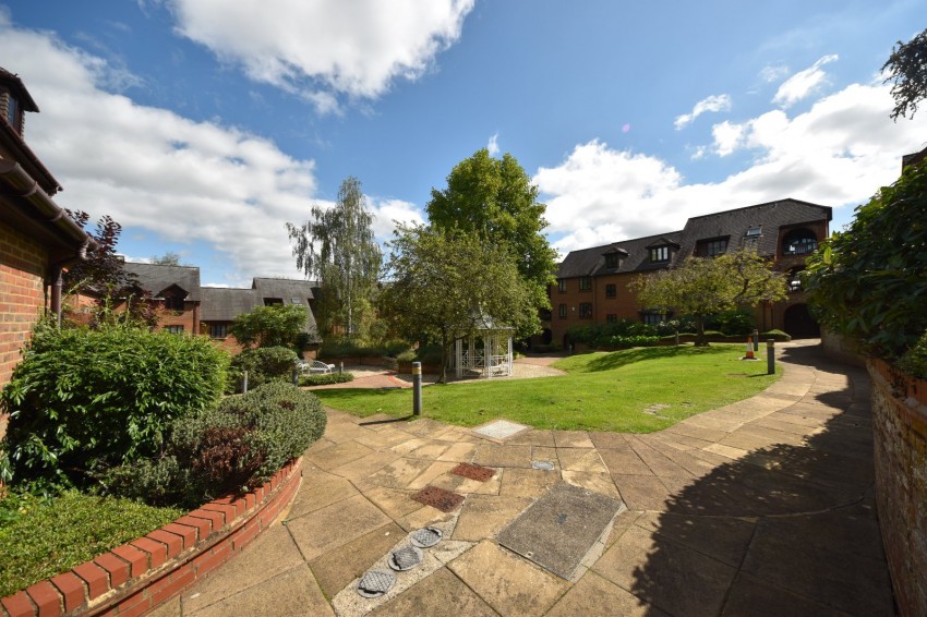 Images for High Wycombe EAID:2640919782 BID:FHH