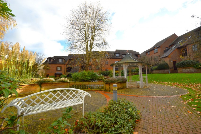 Images for High Wycombe EAID:2640919782 BID:FHH