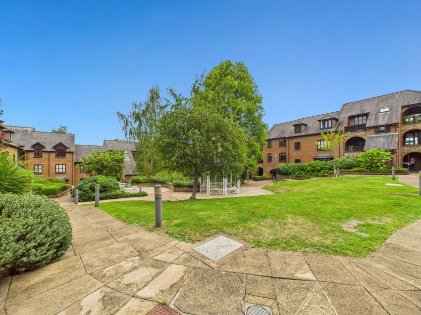 Images for High Wycombe, Buckinghamshire EAID:2640919782 BID:FHH