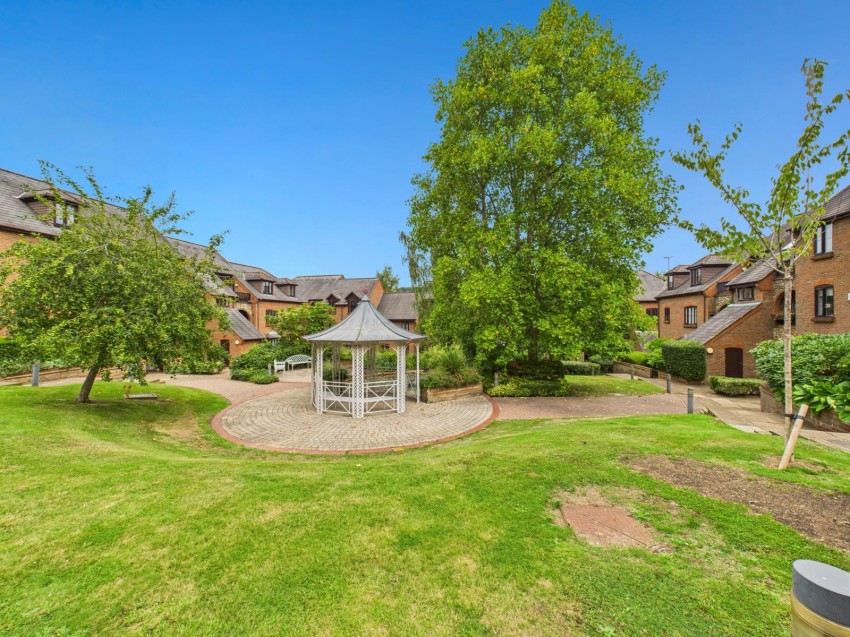 Images for High Wycombe, Buckinghamshire EAID:2640919782 BID:FHH