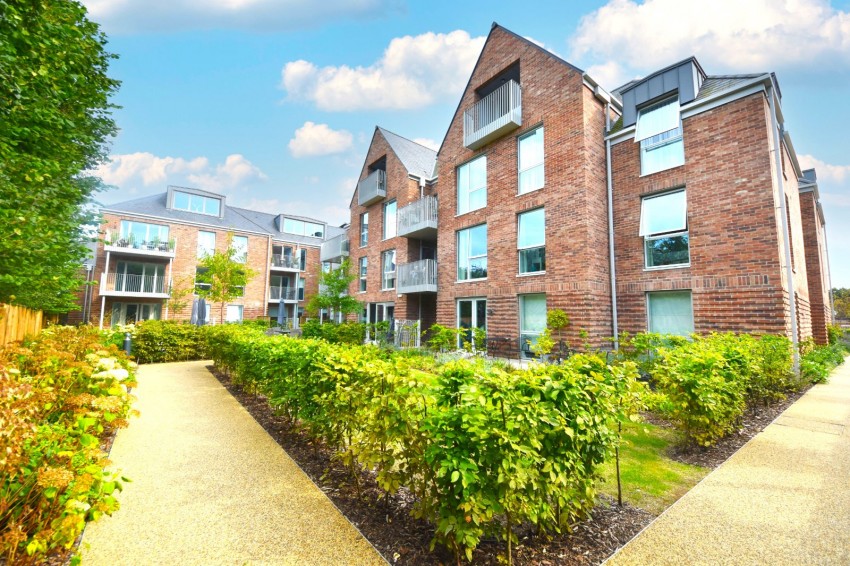 Images for Wooburn Green, High Wycombe, Buckinghamshire EAID:2640919782 BID:FHH