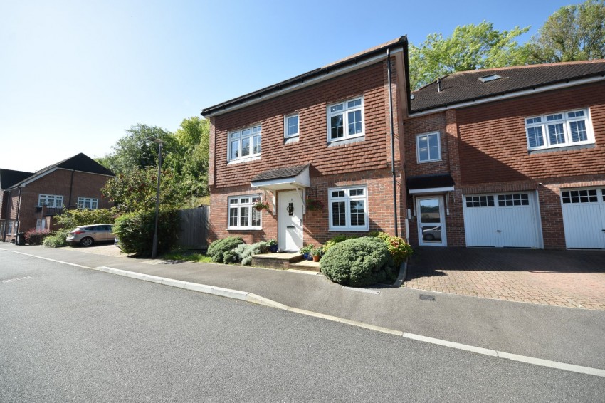 Images for Wooburn Green, High Wycombe, Buckinghamshire EAID:2640919782 BID:FHH