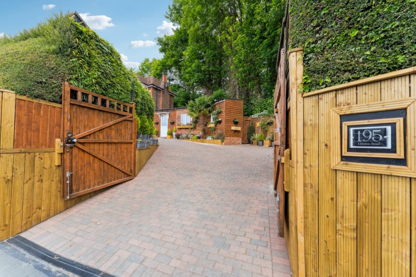 Images for High Wycombe, Buckinghamshire EAID:2640919782 BID:FHH