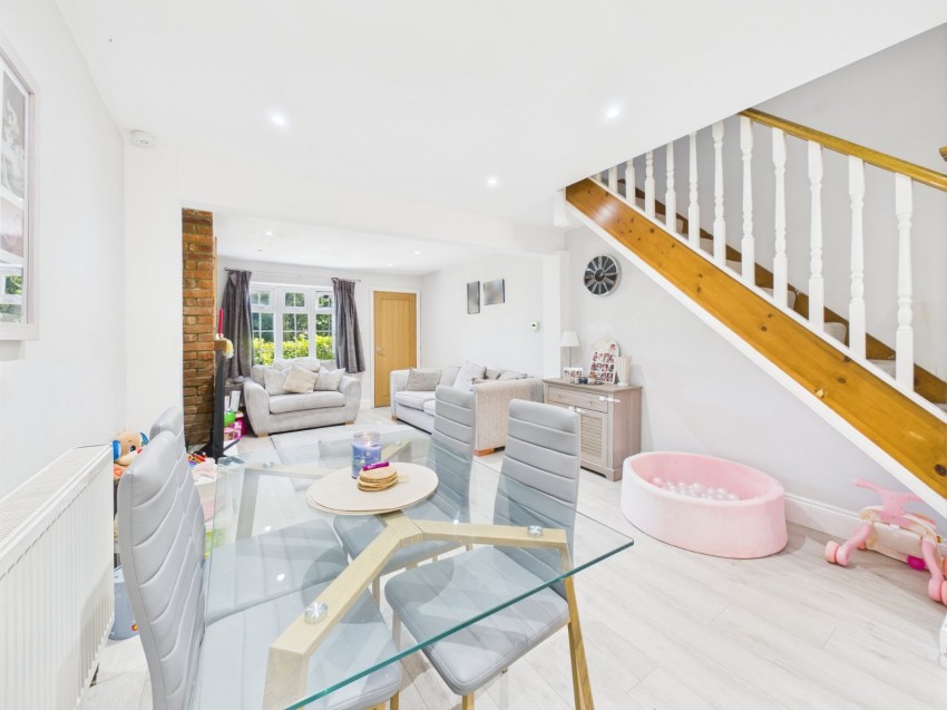 Images for Wooburn Green, High Wycombe, Buckinghamshire EAID:2640919782 BID:FHH