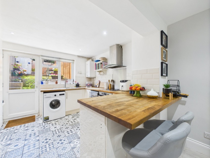 Images for Wooburn Green, High Wycombe, Buckinghamshire EAID:2640919782 BID:FHH