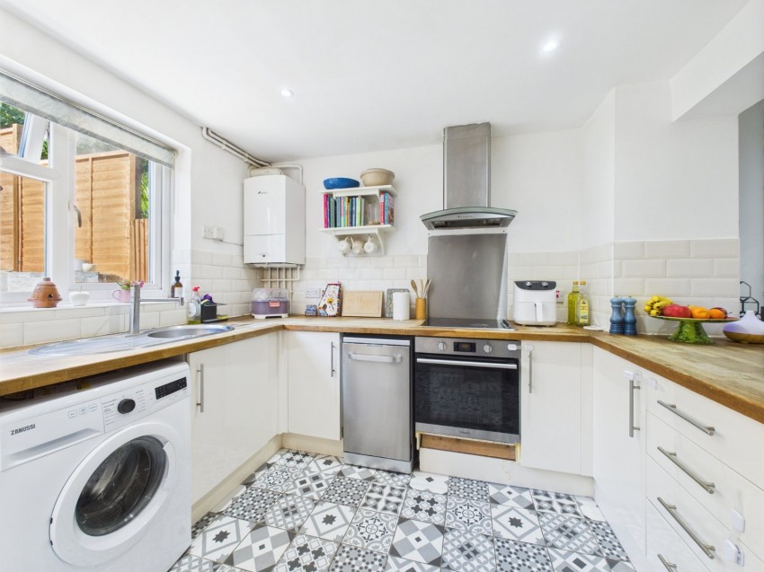 Images for Wooburn Green, High Wycombe, Buckinghamshire EAID:2640919782 BID:FHH