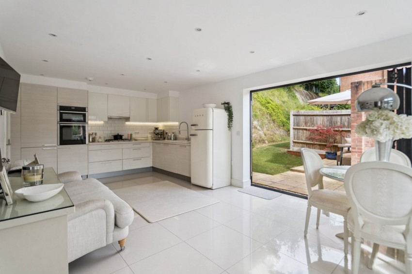 Images for Wooburn Green, High Wycombe, Buckinghamshire EAID:2640919782 BID:FHH