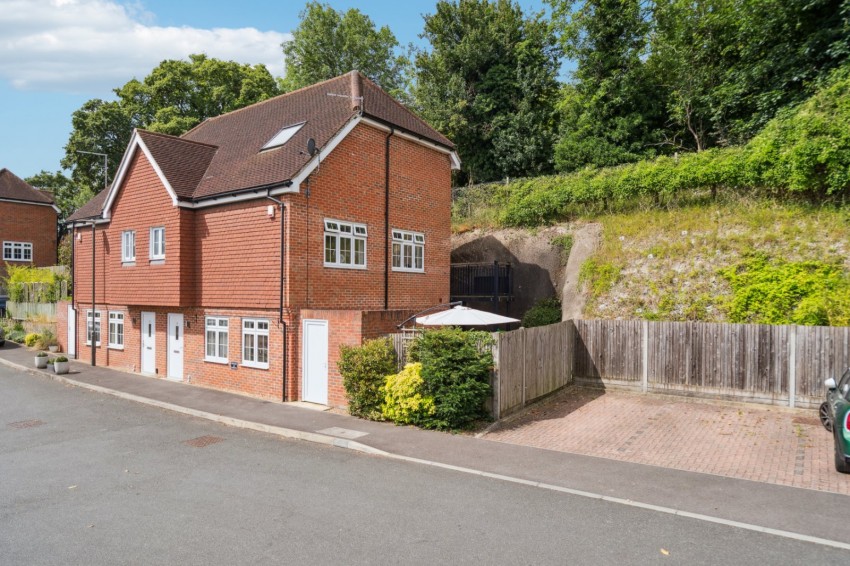 Images for Wooburn Green, High Wycombe, Buckinghamshire EAID:2640919782 BID:FHH