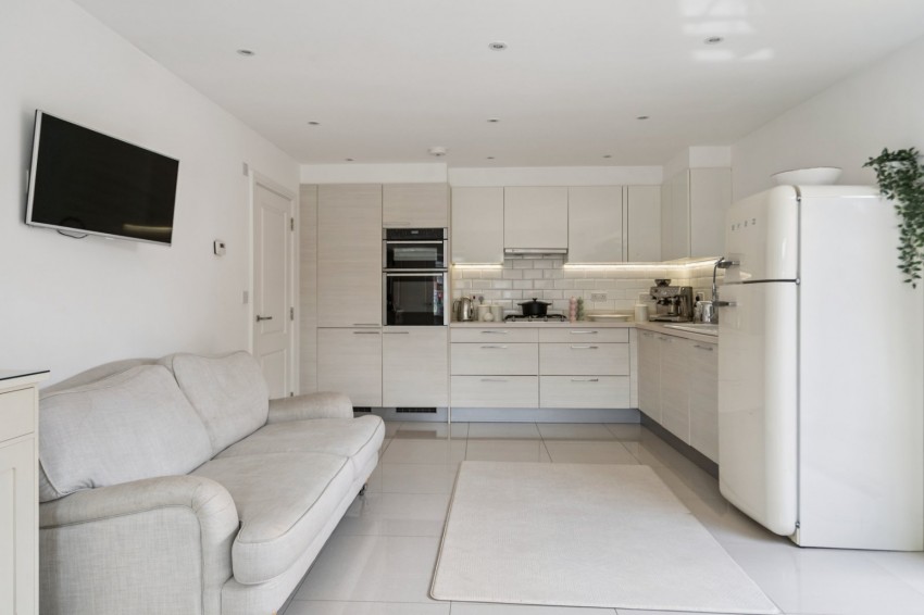 Images for Wooburn Green, High Wycombe, Buckinghamshire EAID:2640919782 BID:FHH