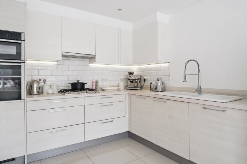Images for Wooburn Green, High Wycombe, Buckinghamshire EAID:2640919782 BID:FHH
