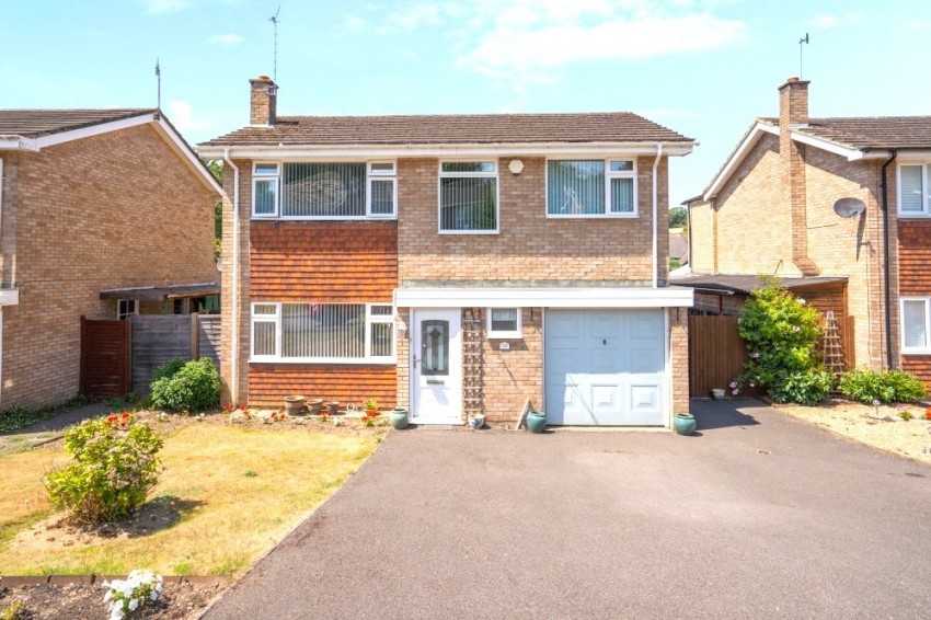 Images for Wooburn Green, High Wycombe, Buckinghamshire EAID:2640919782 BID:FHH