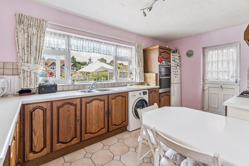 Images for Wooburn Green, High Wycombe, Buckinghamshire EAID:2640919782 BID:FHH