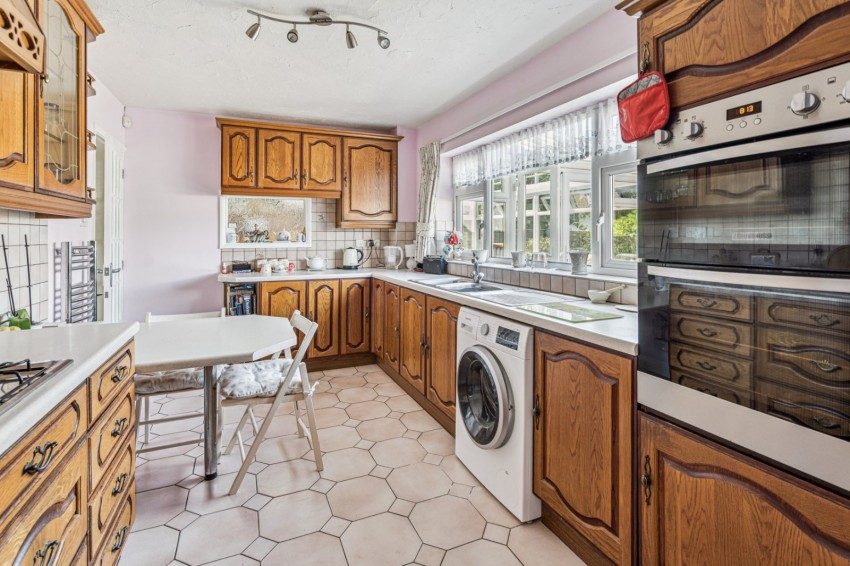 Images for Wooburn Green, High Wycombe, Buckinghamshire EAID:2640919782 BID:FHH