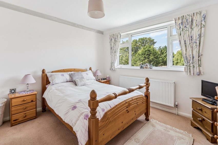 Images for Wooburn Green, High Wycombe, Buckinghamshire EAID:2640919782 BID:FHH