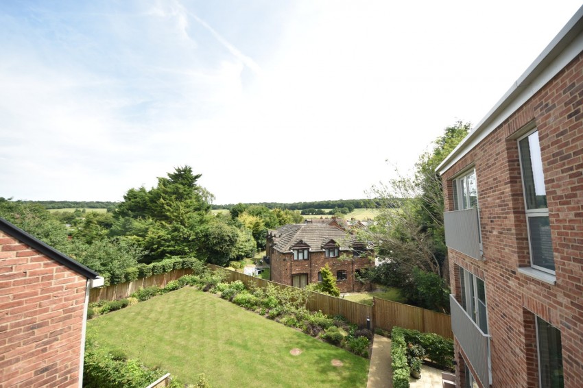 Images for Wooburn Green, High Wycombe, Buckinghamshire EAID:2640919782 BID:FHH