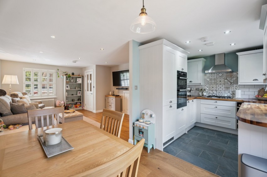 Images for Wooburn Green, High Wycombe, Buckinghamshire EAID:2640919782 BID:FHH