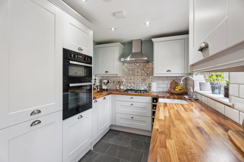 Images for Wooburn Green, High Wycombe, Buckinghamshire EAID:2640919782 BID:FHH