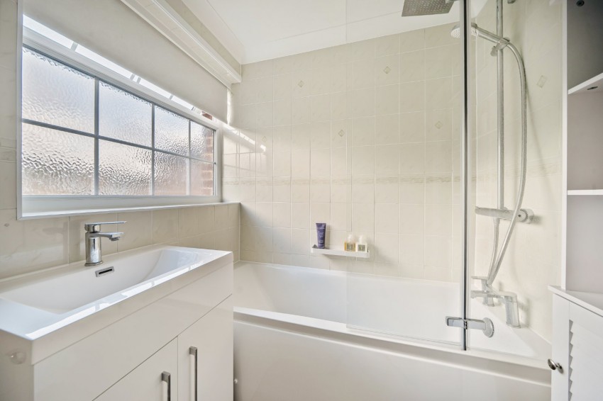 Images for Flackwell Heath, High Wycombe, Buckinghamshire EAID:2640919782 BID:FHH