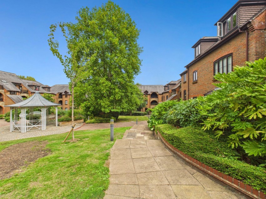 Images for High Wycombe, Buckinghamshire EAID:2640919782 BID:FHH