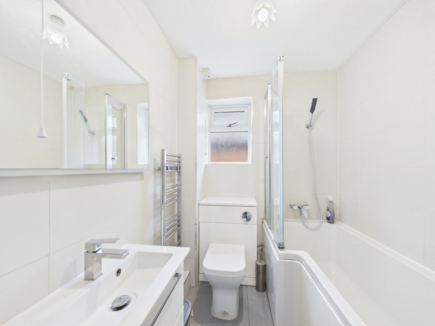 Images for Wooburn Green, High Wycombe, Buckinghamshire EAID:2640919782 BID:FHH