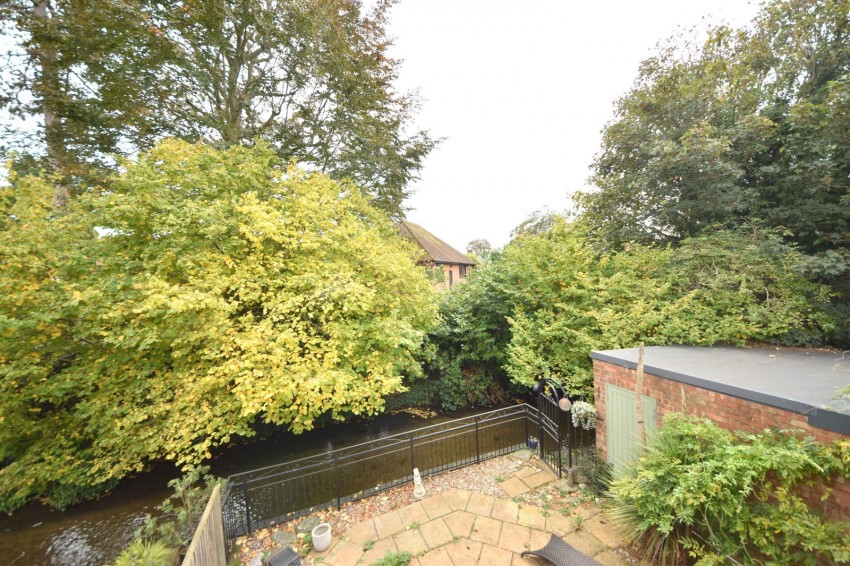 Images for Wooburn Green, High Wycombe, Buckinghamshire EAID:2640919782 BID:FHH