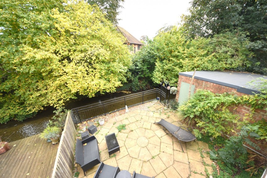 Images for Wooburn Green, High Wycombe, Buckinghamshire EAID:2640919782 BID:FHH