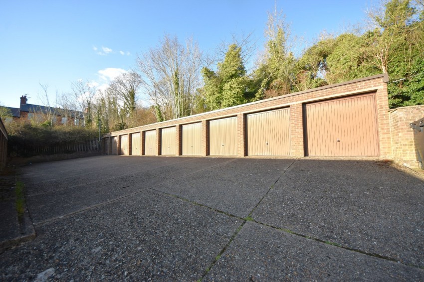 Images for Brambleside, High Wycombe, Buckinghamshire EAID:2640919782 BID:FHL