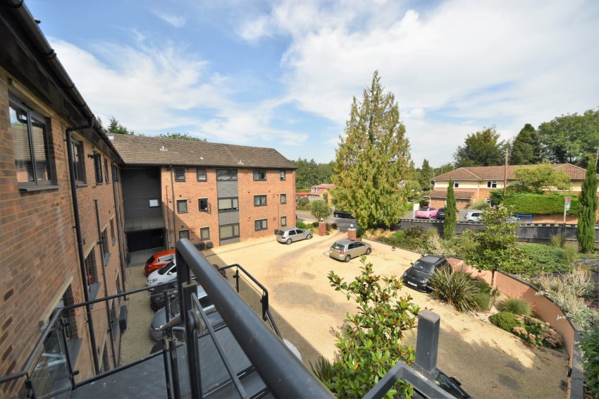 Images for Wooburn Green, High Wycombe, Buckinghamshire EAID:2640919782 BID:FHH