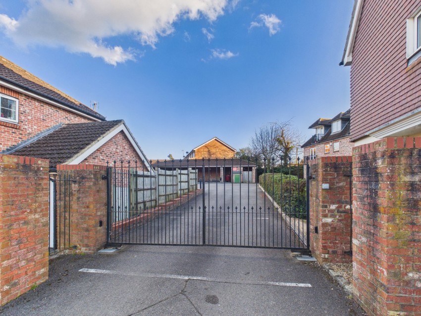 Images for Flackwell Heath, High Wycombe, Buckinghamshire EAID:2640919782 BID:FHH