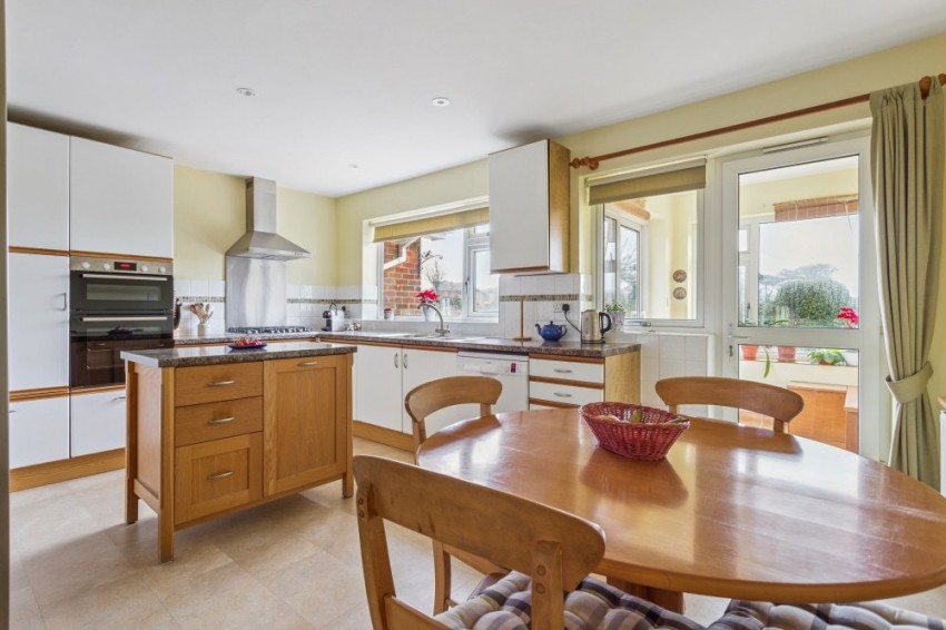 Images for Flackwell Heath, High Wycombe, Buckinghamshire EAID:2640919782 BID:FHH