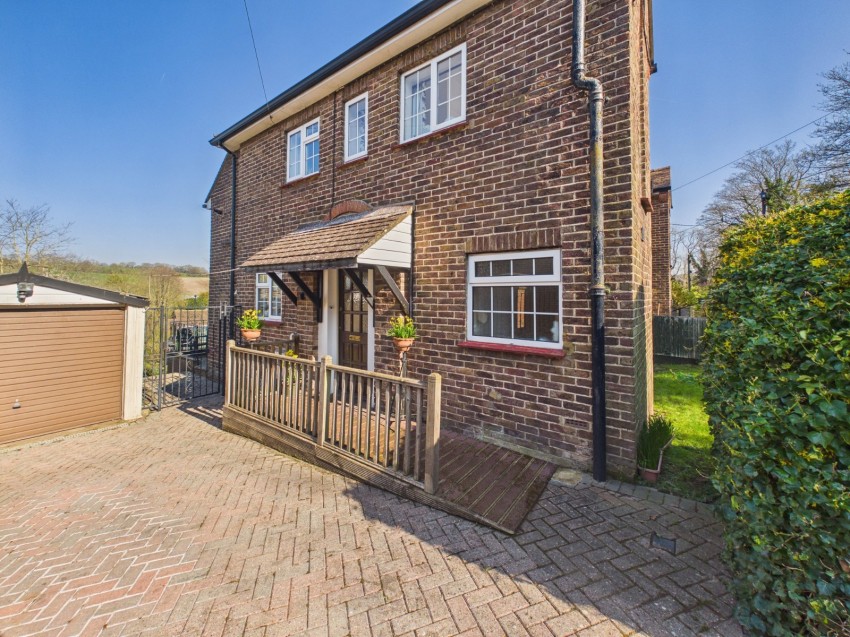 Images for Wooburn Green, High Wycombe, Buckinghamshire EAID:2640919782 BID:FHH