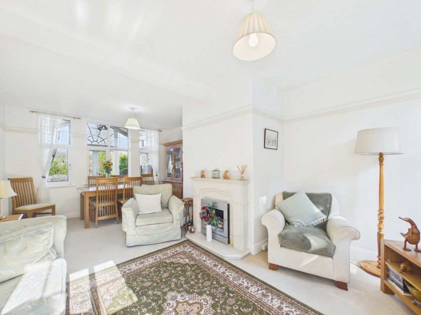 Images for Wooburn Green, High Wycombe, Buckinghamshire EAID:2640919782 BID:FHH