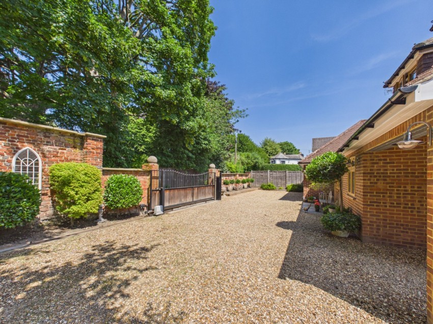 Images for Bourne End, Buckinghamshire EAID:2640919782 BID:FHH
