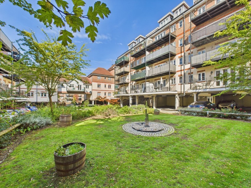 Images for Freer Crescent, High Wycombe, Buckinghamshire EAID:2640919782 BID:FHL