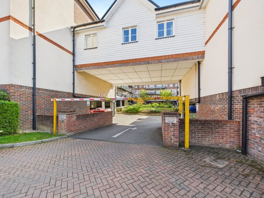 Images for Freer Crescent, High Wycombe, Buckinghamshire EAID:2640919782 BID:FHL