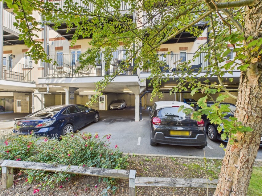 Images for Freer Crescent, High Wycombe, Buckinghamshire EAID:2640919782 BID:FHL