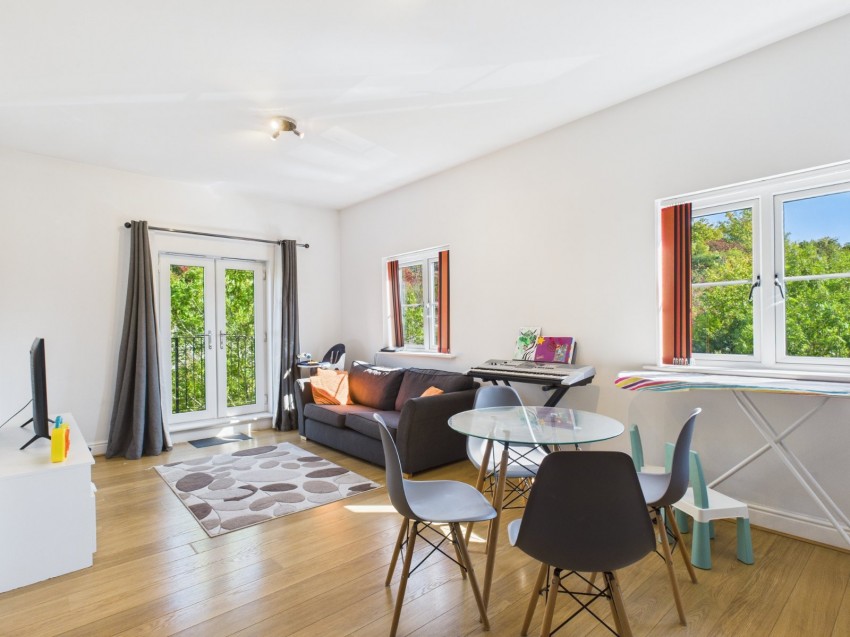 Images for Freer Crescent, High Wycombe, Buckinghamshire EAID:2640919782 BID:FHL