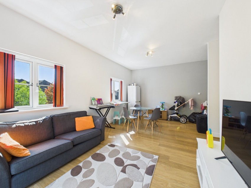 Images for Freer Crescent, High Wycombe, Buckinghamshire EAID:2640919782 BID:FHL